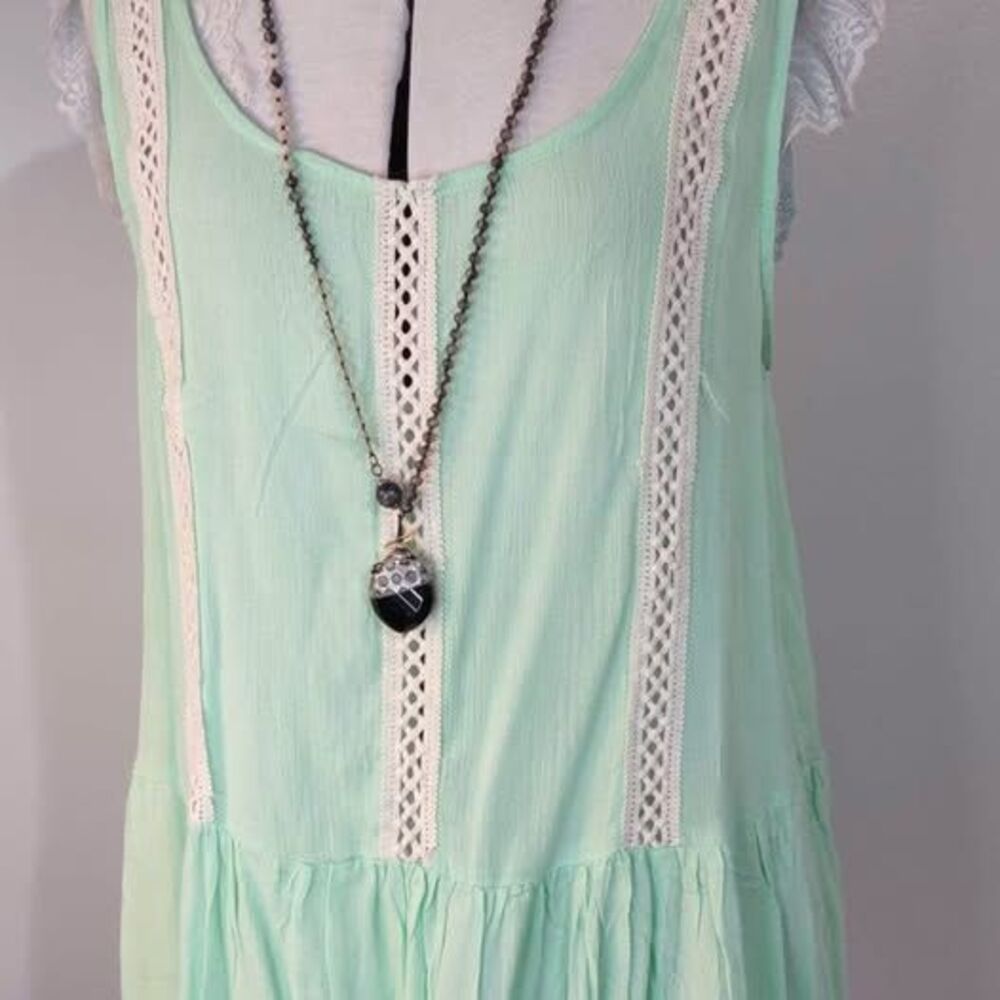 NWT Blouse boutique Large Love Green sleeveless ruffle bottom c4201